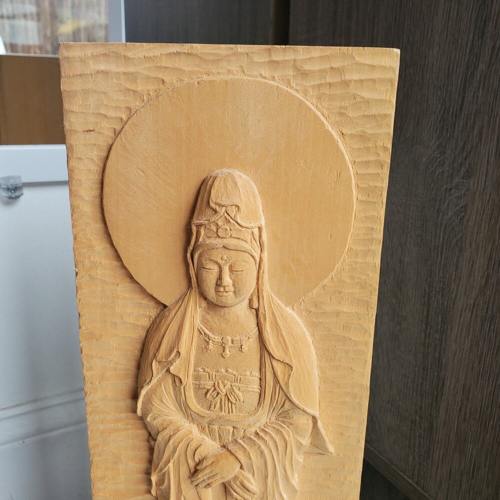 Signed Handmade Wood Carving of the Chinese White Robed Kannon Goddess - Picture 2 of 5